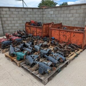 Large choice of steering boxes for Volvo, Scania, Mercedes, MAN, DAF, Renault, and Iveco.